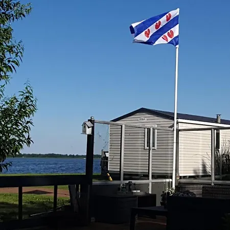Us Twadde Plakje Op Vakantiepark Bergumermeer Suameer Exterior photo