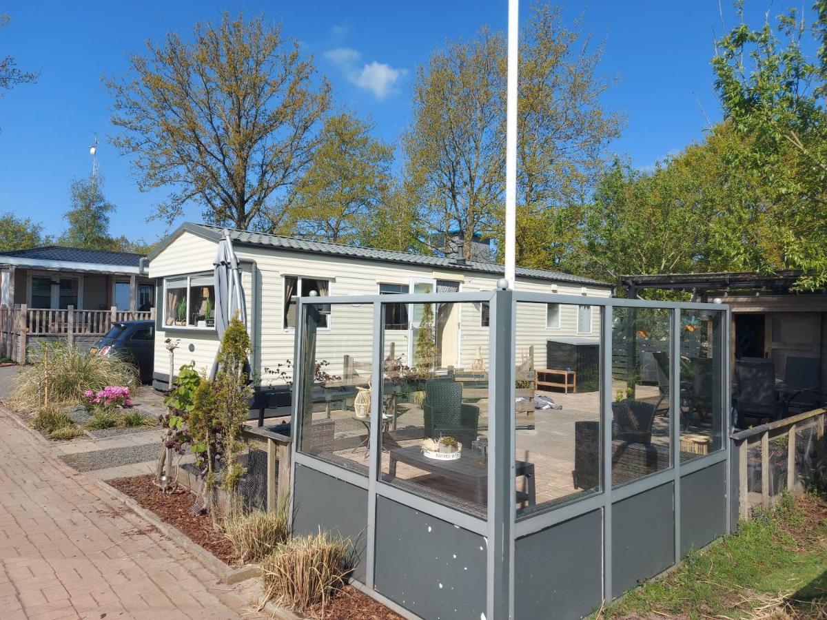 Campsite Us Twadde Plakje Op Bergumermeer *